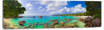 Lienzo playa con rocas panoramica