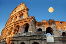  Murales coliseo romano y luna